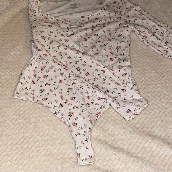 VS Pink long sleeve floral rose bodysuit - Picture 4 of 6